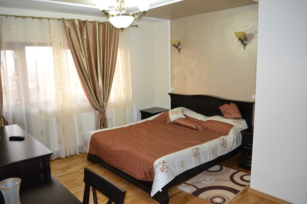 Pensiunea Codrii Mamului Lungesti (Valcea) Bagian luar foto